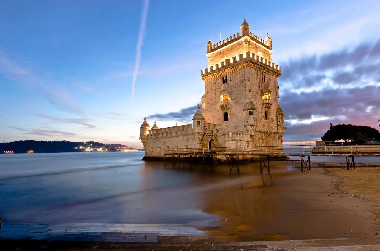 Belem! Charming 2 Bedroom Apartment W Terrace, Wifi & Free Street Parking Lisbon