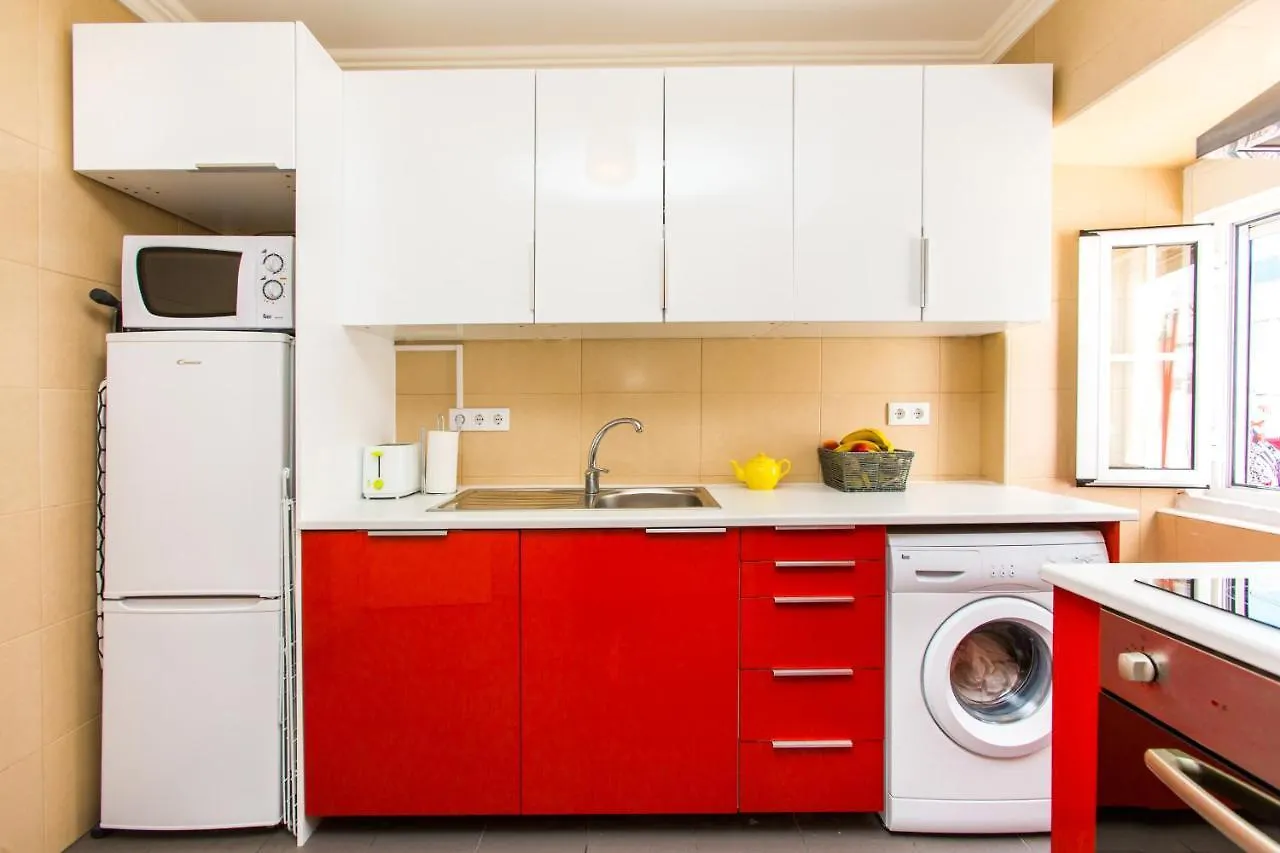 Belem! Charming 2 Bedroom Apartment W Terrace, Wifi & Free Street Parking Lisbon