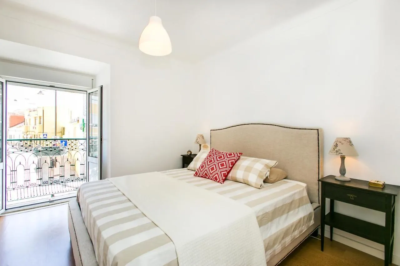 Belem! Charming 2 Bedroom Apartment W Terrace, Wifi & Free Street Parking location