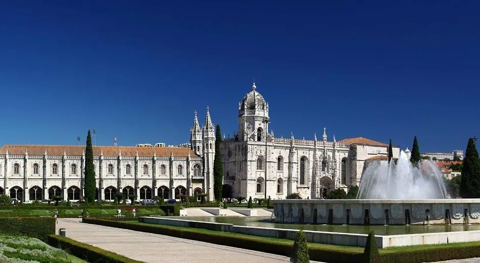 Belem! Charming 2 Bedroom Apartment W Terrace, Wifi & Free Street Parking Lisbon