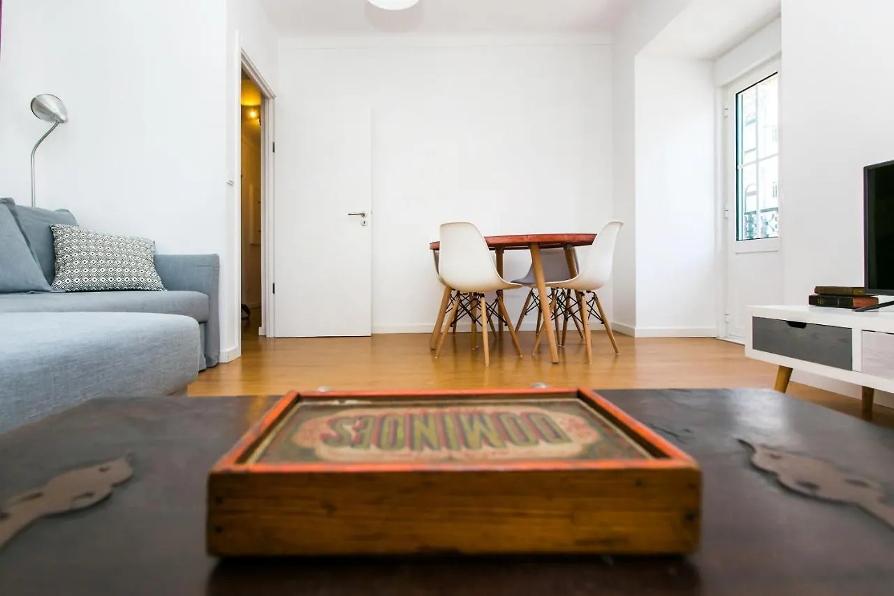 Belem! Charming 2 Bedroom Apartment W Terrace, Wifi & Free Street Parking Lisbon