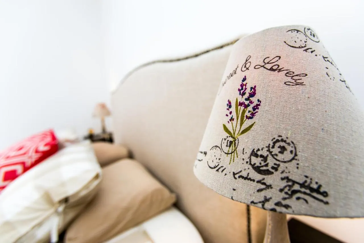 Belem! Charming 2 Bedroom Apartment W Terrace, Wifi & Free Street Parking Lisbon