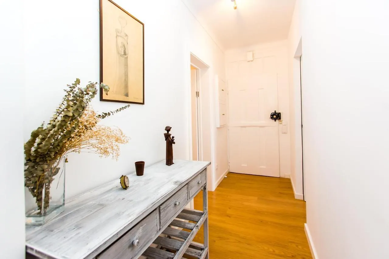Belem! Charming 2 Bedroom Apartment W Terrace, Wifi & Free Street Parking Lisbon