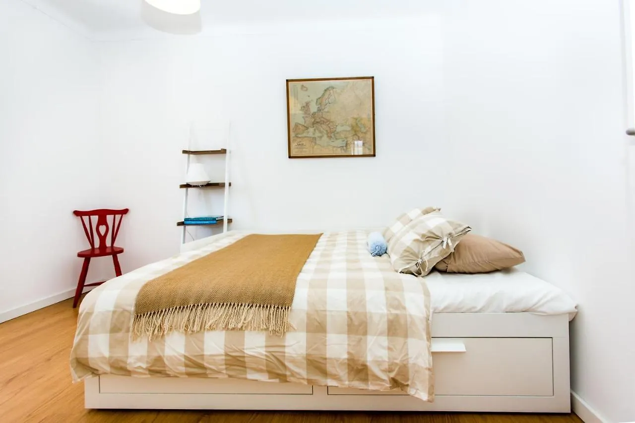 Belem! Charming 2 Bedroom Apartment W Terrace, Wifi & Free Street Parking Lisbon