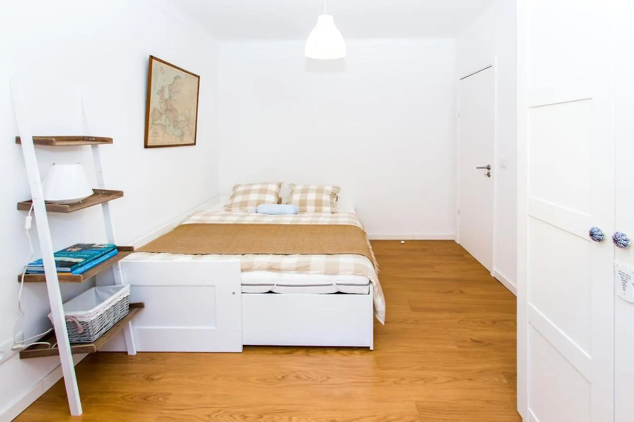 Belem! Charming 2 Bedroom Apartment W Terrace, Wifi & Free Street Parking Lisbon