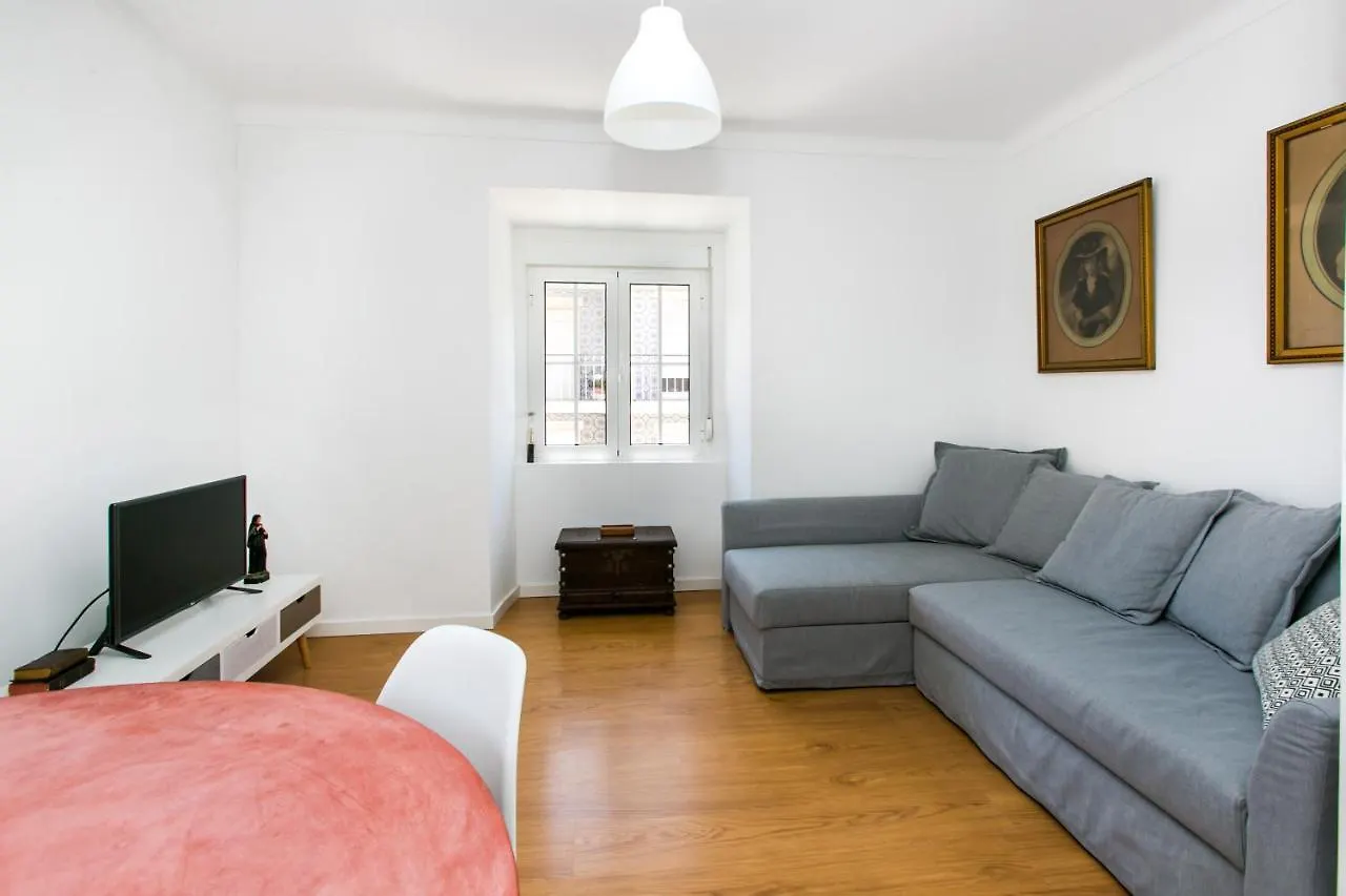 Belem! Charming 2 Bedroom Apartment W Terrace, Wifi & Free Street Parking Lisbon
