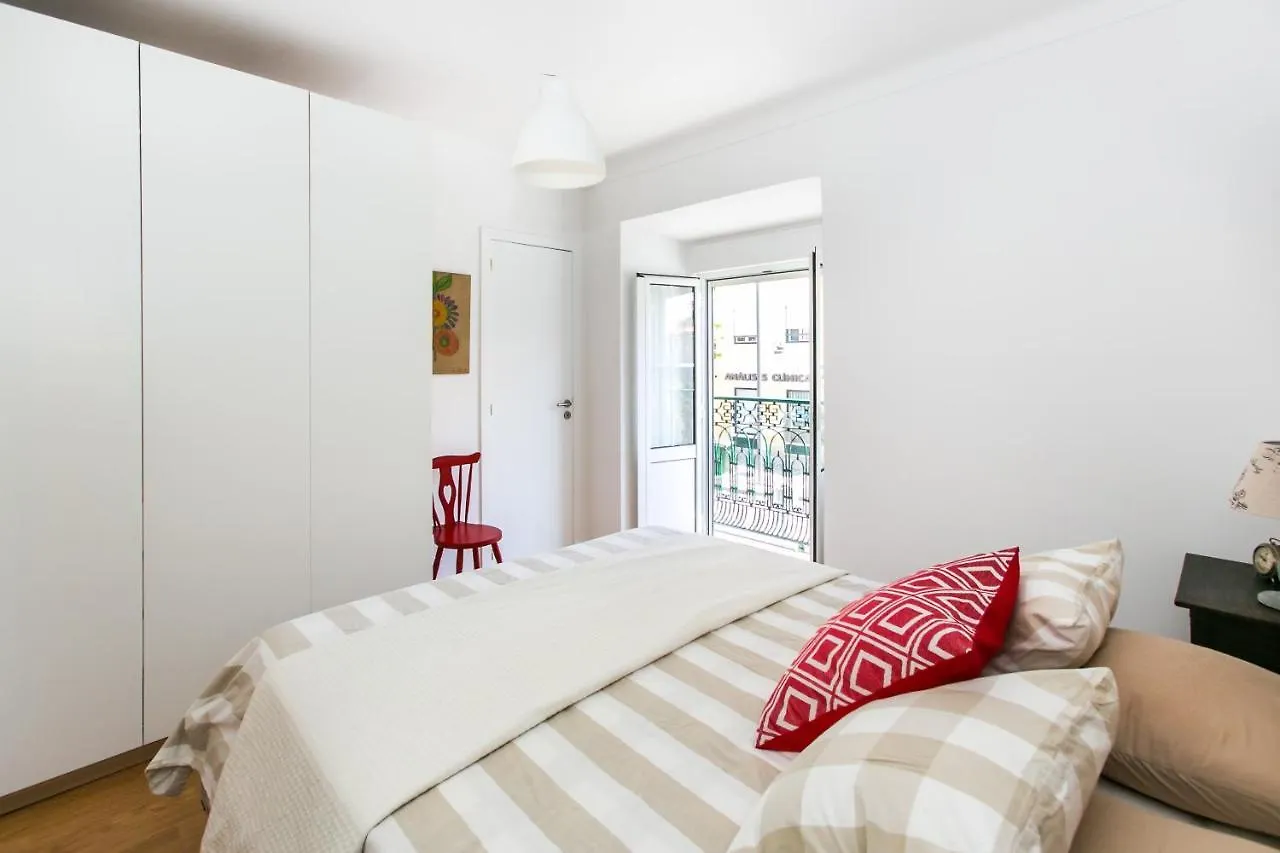 Belem! Charming 2 Bedroom Apartment W Terrace, Wifi & Free Street Parking Lisbon