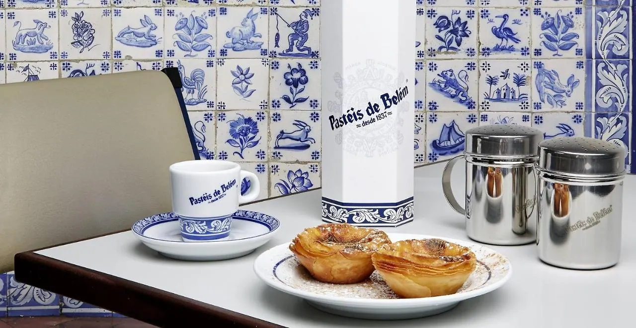 Belem! Charming 2 Bedroom Apartment W Terrace, Wifi & Free Street Parking Lisbon