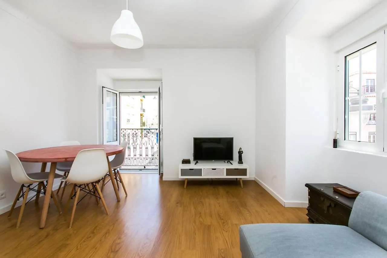 Belem! Charming 2 Bedroom Apartment W Terrace, Wifi & Free Street Parking Lisbon